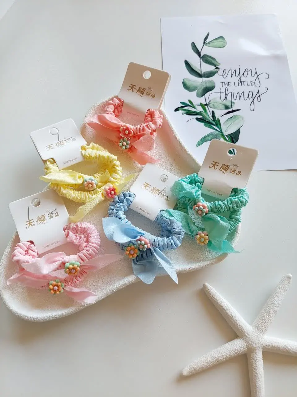 Pack of 2 pixelated scrunchie hair ties (1) پک ۲تایی کشمو اسکرانچی پیکسلدار - Image 1